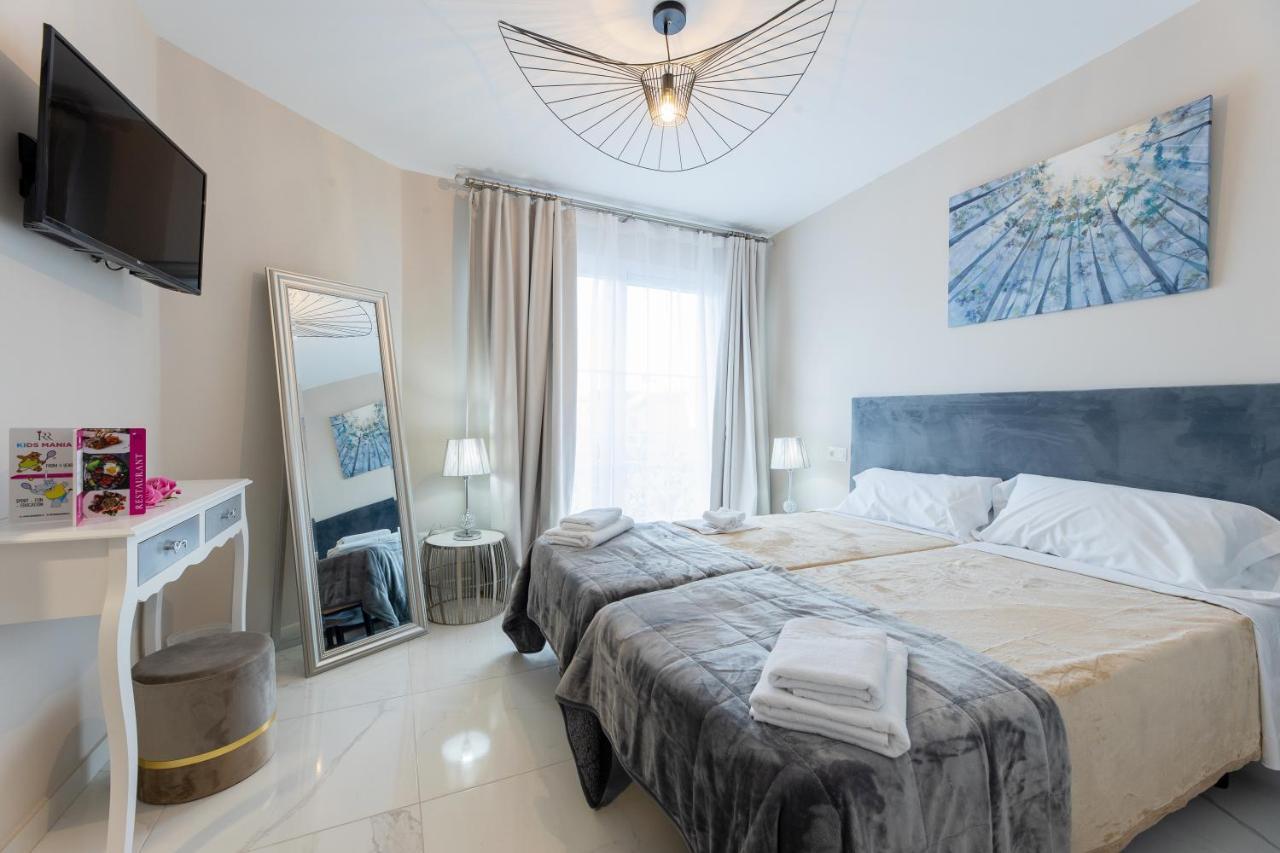Residencia Deportiva RozaRossa Estepona Exterior foto