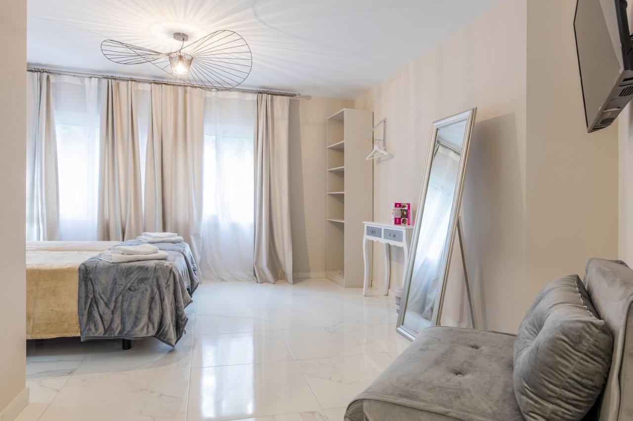Residencia Deportiva RozaRossa Estepona Exterior foto